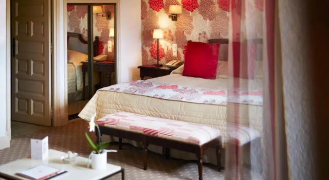 Полулюкс Hotel Byblos Saint-Tropez