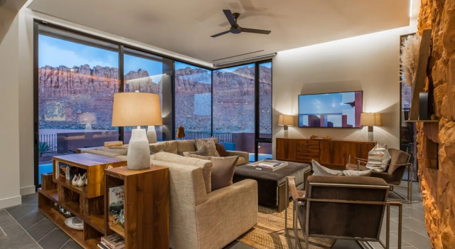 Luxury Service 3 Kings and Bunks - Sleeps 12 - Daily Housekeeping home, Varaa Lomakoti Ivins Utah