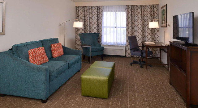 Четырёхместный люкс Hampton Inn & Suites Pueblo-Southgate