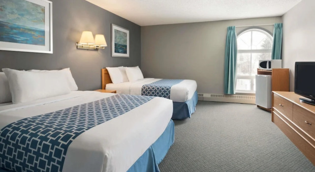 Четырёхместный люкс Travelodge by Wyndham Edmonton Airport