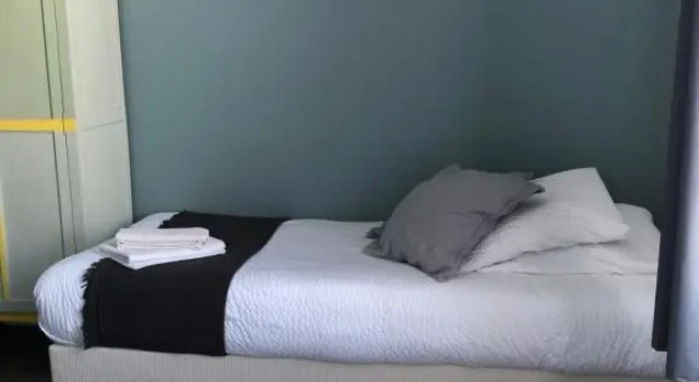Трёхместный номер Economy Hôtel Maisons Delphine - Le Cottage