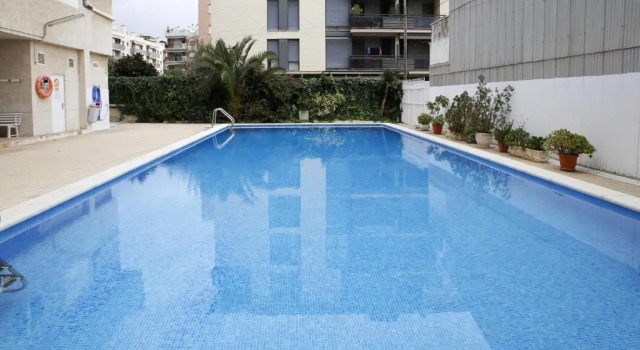 AT127 Barcelona, Varaa Hotelli Hotellit Tarragonès uima-altaalla, Uima-allas