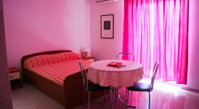Apartments Dada, Забронировать Апартаменты/квартира Омиш Окрестности Сплита, рядом с Пляж Мала Лука