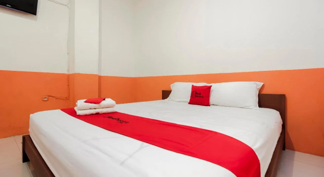 RedDoorz Near Jalan Jendral Sudirman, Prenota Hotel Hotel a Sulawesi con parcheggio, Parcheggio