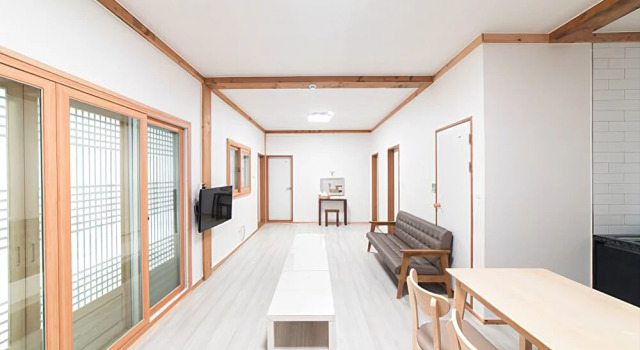 Gyeongju The Nine Pension, Забронировать Отель Кёнджу провинция Кёнсан-Пукто, рядом с Рельеф Будды в деревне Соак