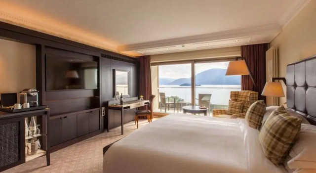 Номер Deluxe с видом на озеро The Europe Hotel & Resort