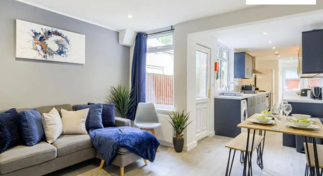 Апартаменты 6 Bedroom 6 Bath House By Passionfruitproperties close to Coventry City Centre with garden - RRC
