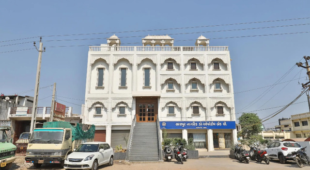 OYO 3783 Hotel Bhavani Palace, Rezerwuj Hotel Sātej Gujarat