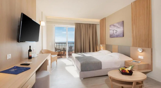 Двухместный номер с видом на море Horizon Beach Resort