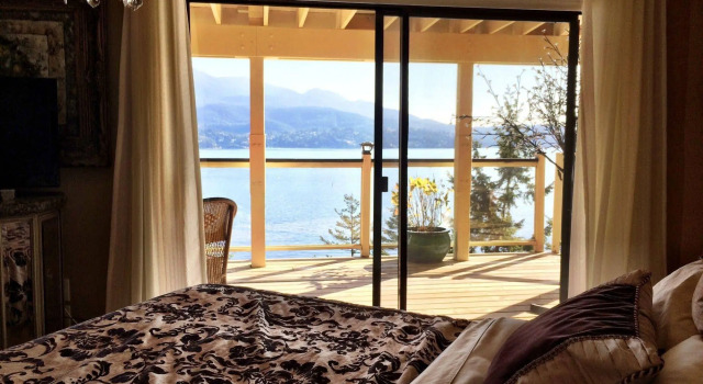 On the Sea B&B on Bowen Island, Забронировать Отель «постель и завтрак» Боуэн Айлэнд Lower Mainland British Columbia