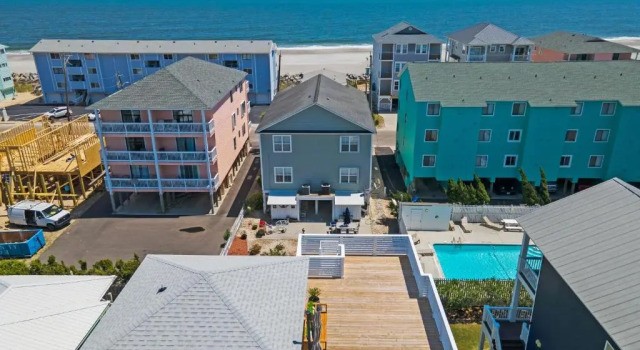 Коттедж Contemporary Designed Beach Home Carolina Beach