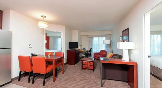 Четырёхместный люкс с 2 комнатами Residence Inn by Marriott Austin - University Area