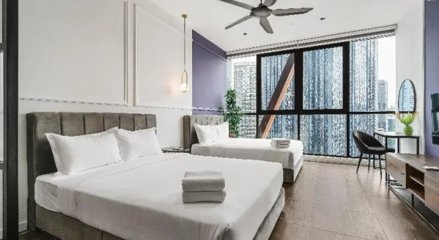 Четырёхместный номер Standard с красивым видом из окна Scarletz Suites KLCC