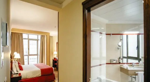 Семейный номер Standard с балконом Gran Hotel de Ferrol