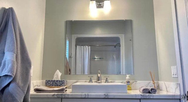 Коттедж с 3 комнатами Grey Mist Modern 3bd 2ba on Quiet Street