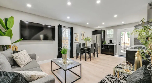 Коттедж 2 Mi to Uptown Charlotte: Family Home w/ Game Room