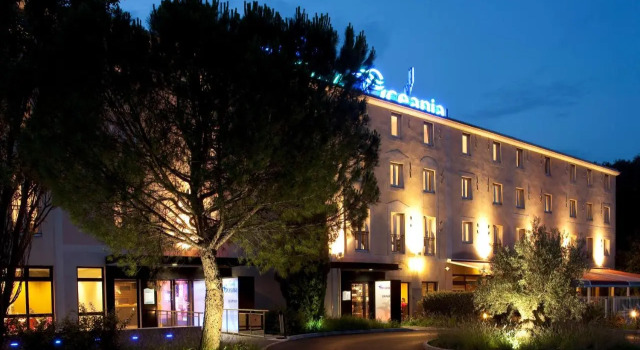 Escale Oceania Aix-en-Provence, Rezerwuj Hotel Hotele w Carros z basenem, Basen