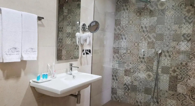 Полулюкс Maison Boutique Hotel