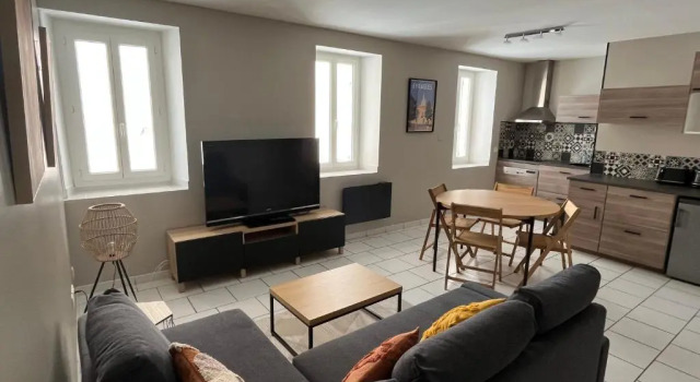 bel appartement 2 chambres au coeur du village, Забронировать Апартаменты/квартира Эйраг Буш-дю-Рон
