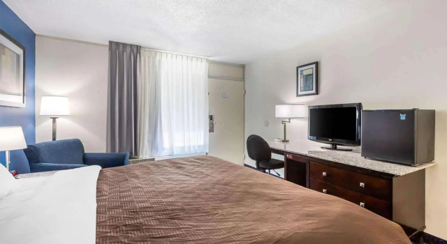 Двухместный номер Standard Days Inn and Suites by Wyndham Oxford