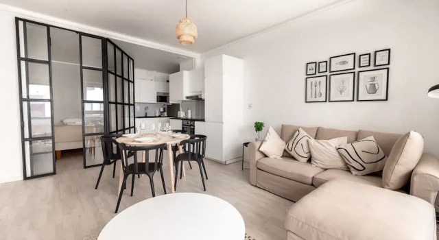 Апартаменты Deluxe 2ndhomes Modern 1BR Home w Sauna&Balcony