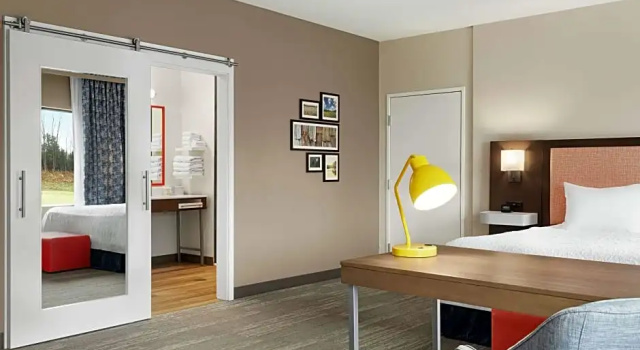 Люкс Hampton Inn & Suites Overland Park South