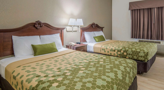 Четырёхместный номер Standard Econo Lodge Weatherford