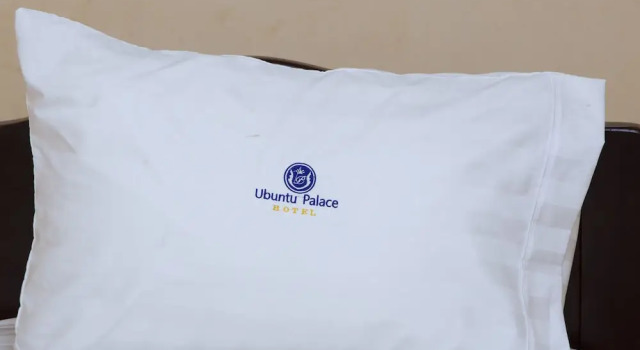 Ubuntu Palace Hotel, Rezerwuj Hotel Hotele 4-gwiazdkowe w Kampala, 4*