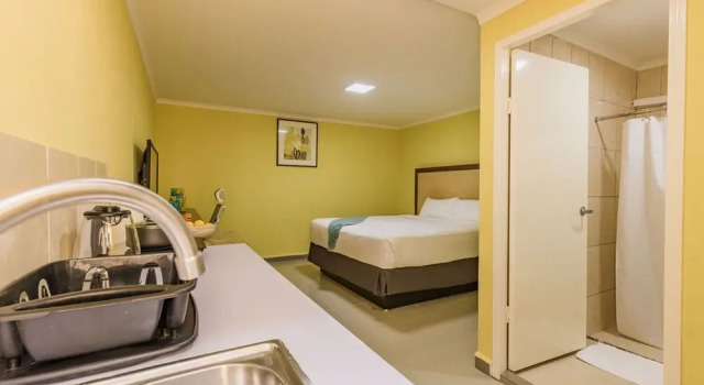 King Size Bed Studio w Pool Close to Beaches, Varaa Hotelli Noord Aruba