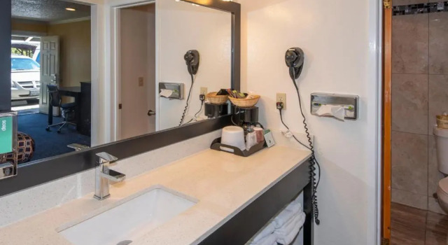 Четырёхместный номер Standard Surf Motel and Gardens