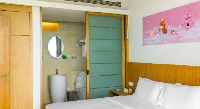 Семейный люкс с 2 комнатами Aloha Oceanfront Suite Resort