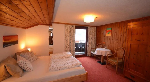Bergfrieden Pension, Rezerwuj Hotel Hotele w Tyrol z parkingiem, Parking