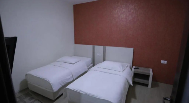 Четырёхместный номер Standard с балконом Hotel 1 Maji