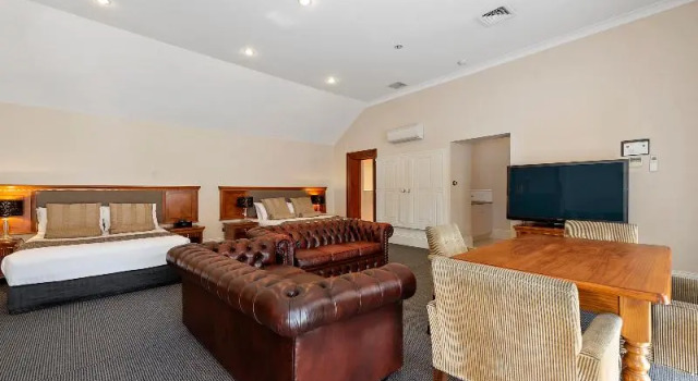 Четырёхместный семейный номер Classic Clarion Hotel City Park Grand
