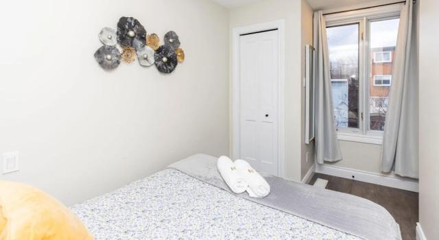 2BR Units With King Bed - Mins to Byward Market, Varaa Hotelli Ottawa 