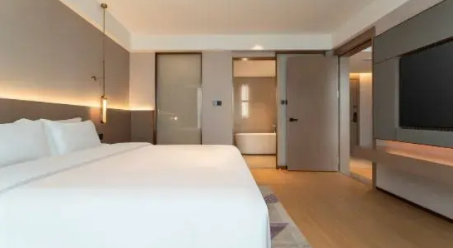 Люкс Deluxe Lavande Hotel (Nanchang Jinxian Wuyue Plaza)