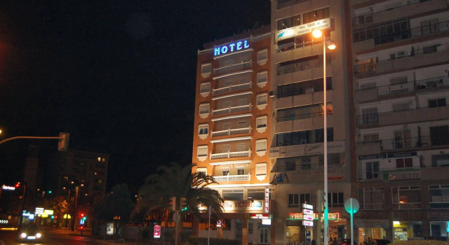 Hotel Marina Victoria, Забронировать Отель Отели и гостиницы Альхесирас, рядом с Fuerte de Isla Verde, Отель