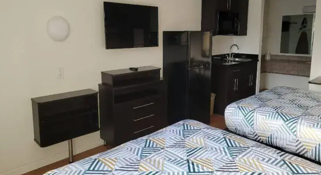 Четырёхместный номер Standard Rodeway Inn & Suites Rancho Mirage - Palm Desert Area