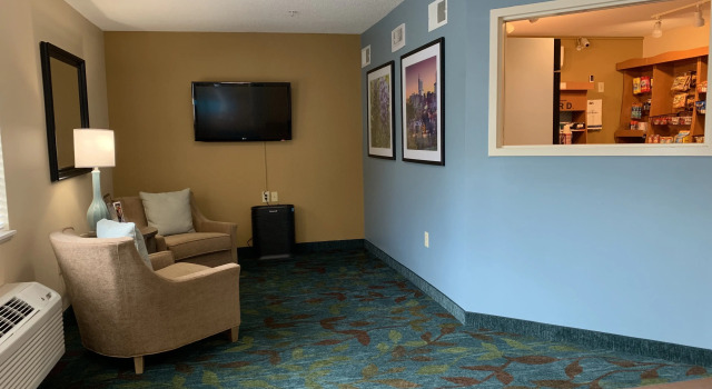Candlewood Suites Raleigh Crabtree by IHG, Забронировать Отель Роли Raleigh-Durham Metropolitan Area