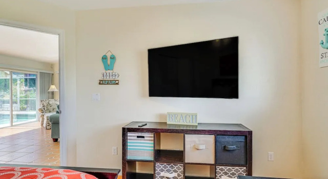 Коттедж Dog-friendly Cape Coral Home: On-site Canal Access