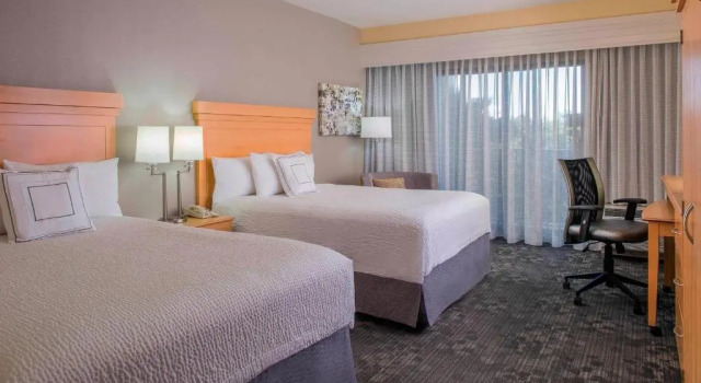 Четырёхместный номер Standard Courtyard by Marriott Sandestin at Grand Boulevard