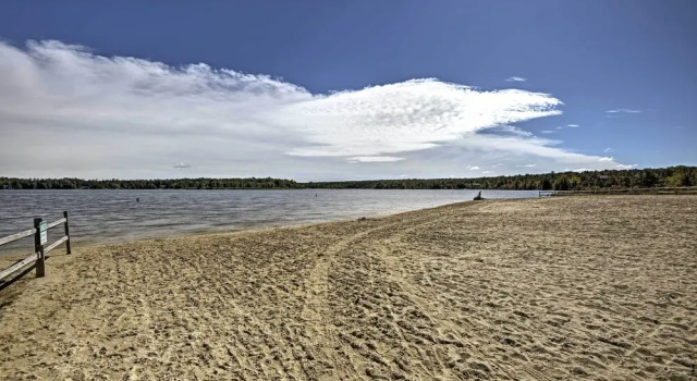 Коттедж Pocono Retreat: Access to Community Lake & Beach!