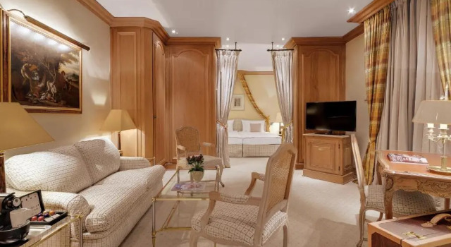Полулюкс Deluxe Hotel Excelsior Munich