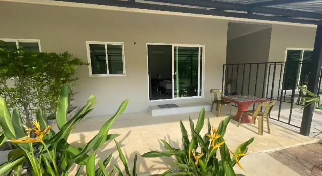 Двухместный номер Deluxe с балконом и с видом на сад Davy Cottage Phuket