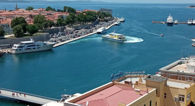 Апартаменты Near old town apartment with free parking and air condition in each room