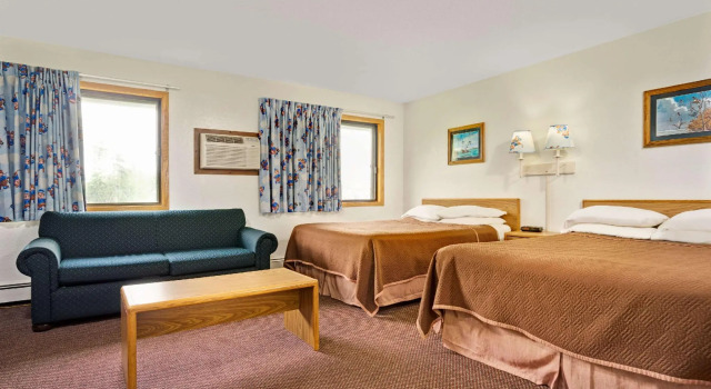 Четырёхместный номер Standard Travelodge by Wyndham Valleyfair Shakopee
