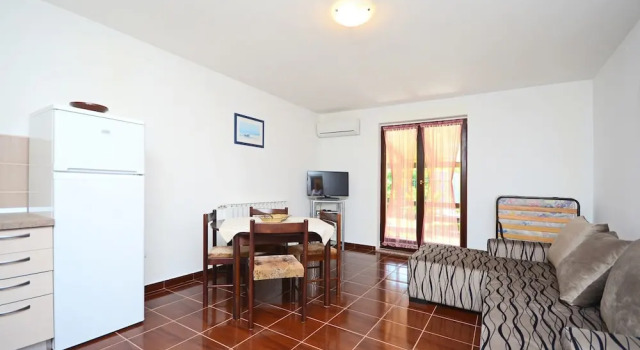 Apartments Hazim, Prenota Appartamento Valbandon Istria