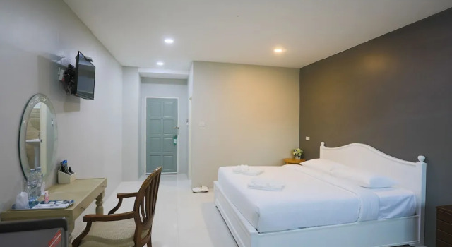 Двухместный номер Deluxe с балконом Phuket Nonnita Boutique Resort & Organic Farm