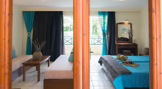 Апартаменты с 2 комнатами с балконом и с красивым видом из окна DAMIA HOTEL Apts