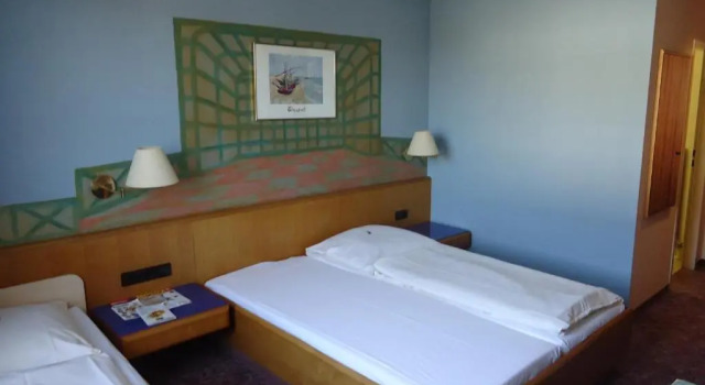 Трёхместный номер Standard enjoyHotel garni Korntal Stuttgart b&b Parkplatz Sprinter Penny eTank Porsche-Museum